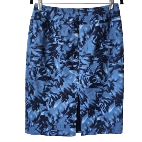 LAFAYETTE 148 NY Pencil Skirt 8 Blue Abstract Watercolor Floral - Picture 2 of 11